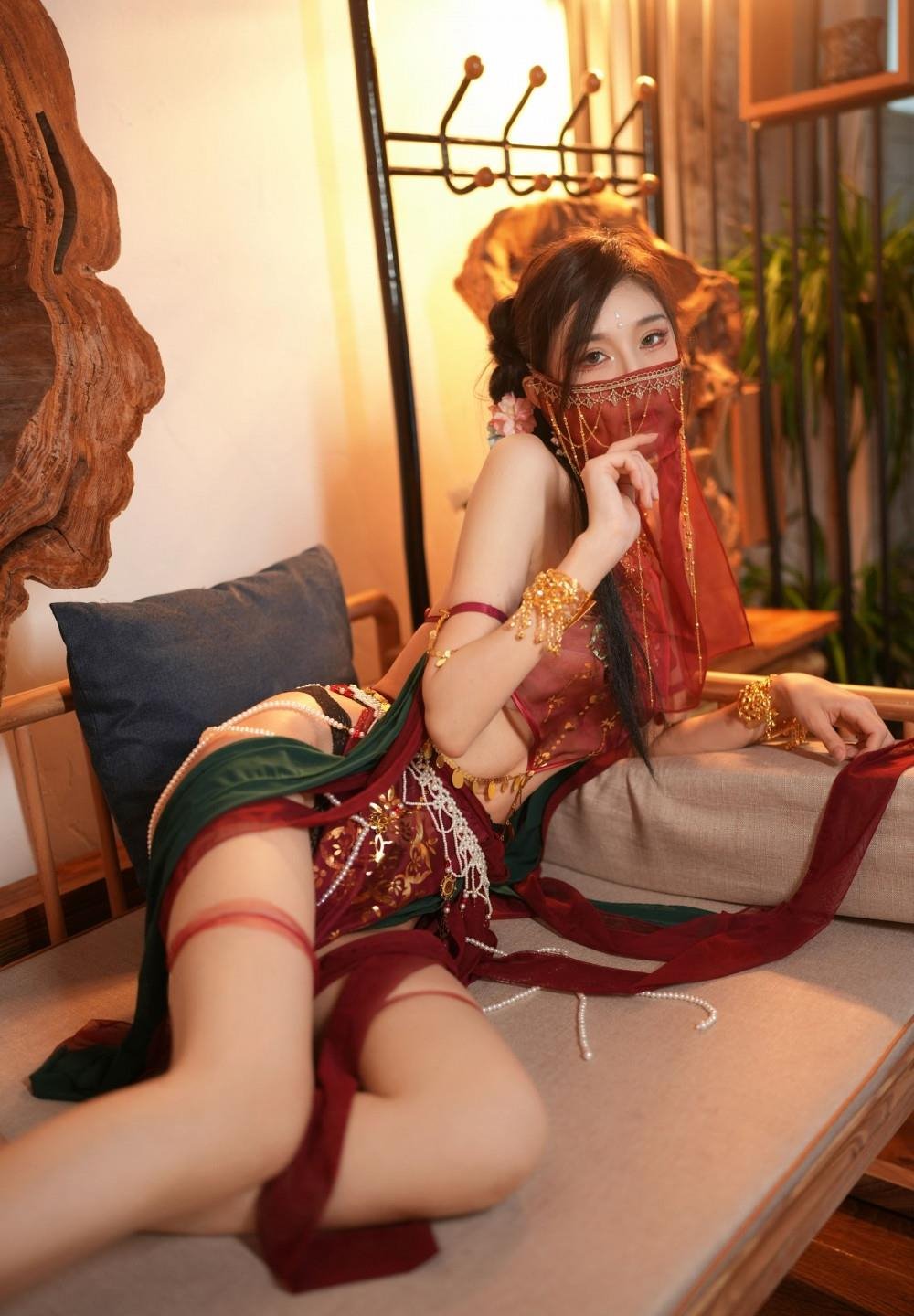 漂亮的美女没有穿衣