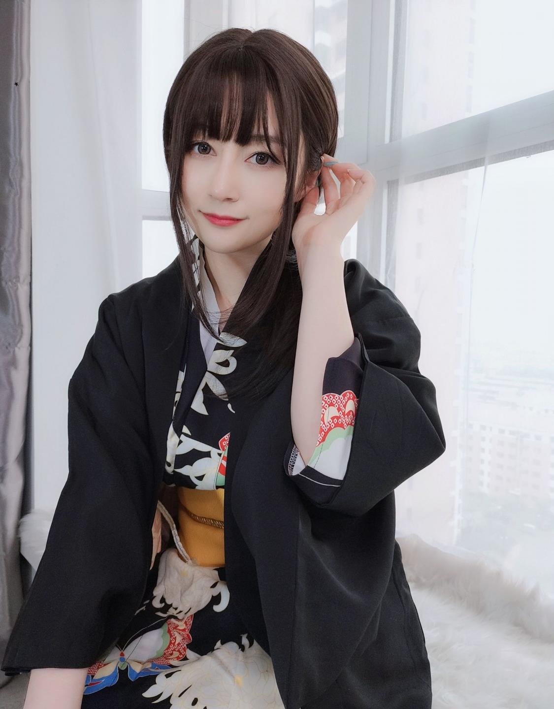 美祢藤コウ